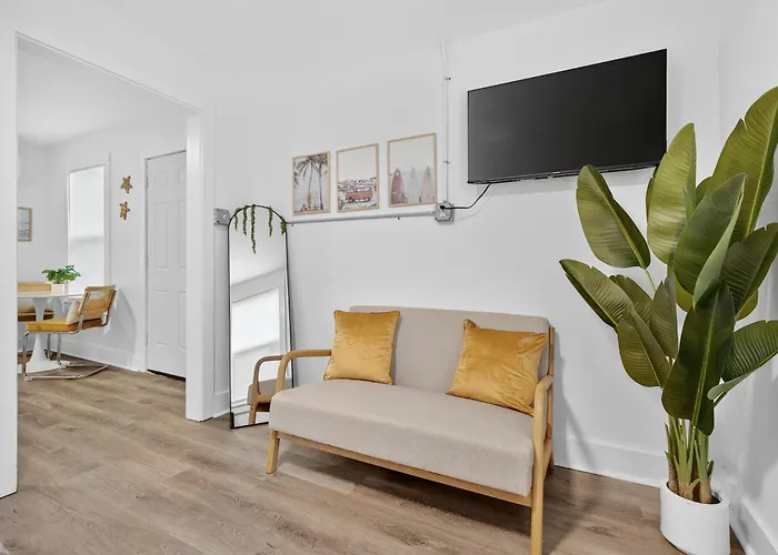 Unit 5 Affordable Private * Pensacola
